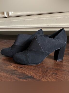 NWOT Black Suede Block Heel Pumps